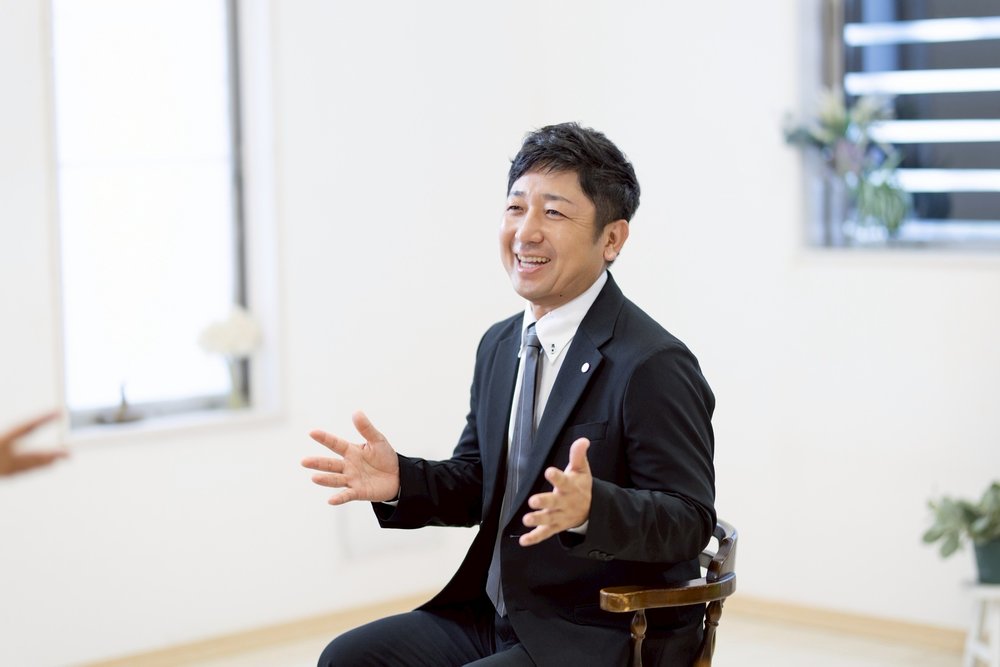行政書士法人森谷彰太事務所 代表 森谷彰太(相談の様子)